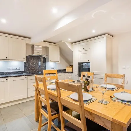 3 Bed In Sz247 Holiday home