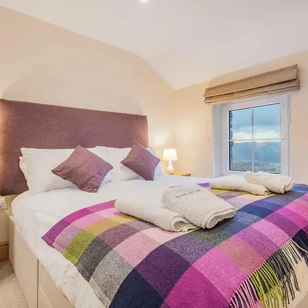 3 Bed In Sz247 Dockray