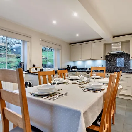 3 Bed In Sz247 * Dockray